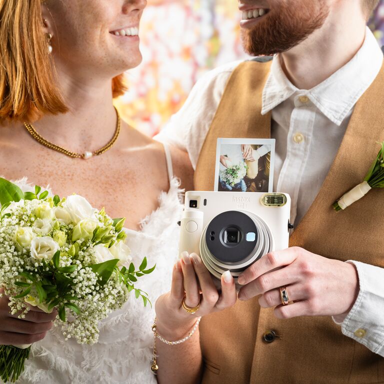 10 Insta-worthy ideas for using instant photos at your wedding