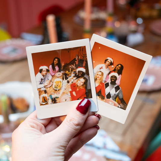 ‘Tis the season to get snapping: Celebrate Friendsmas with instax™