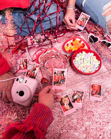 Turn your fave moments into Insta-worthy Valentine's Day photo cards