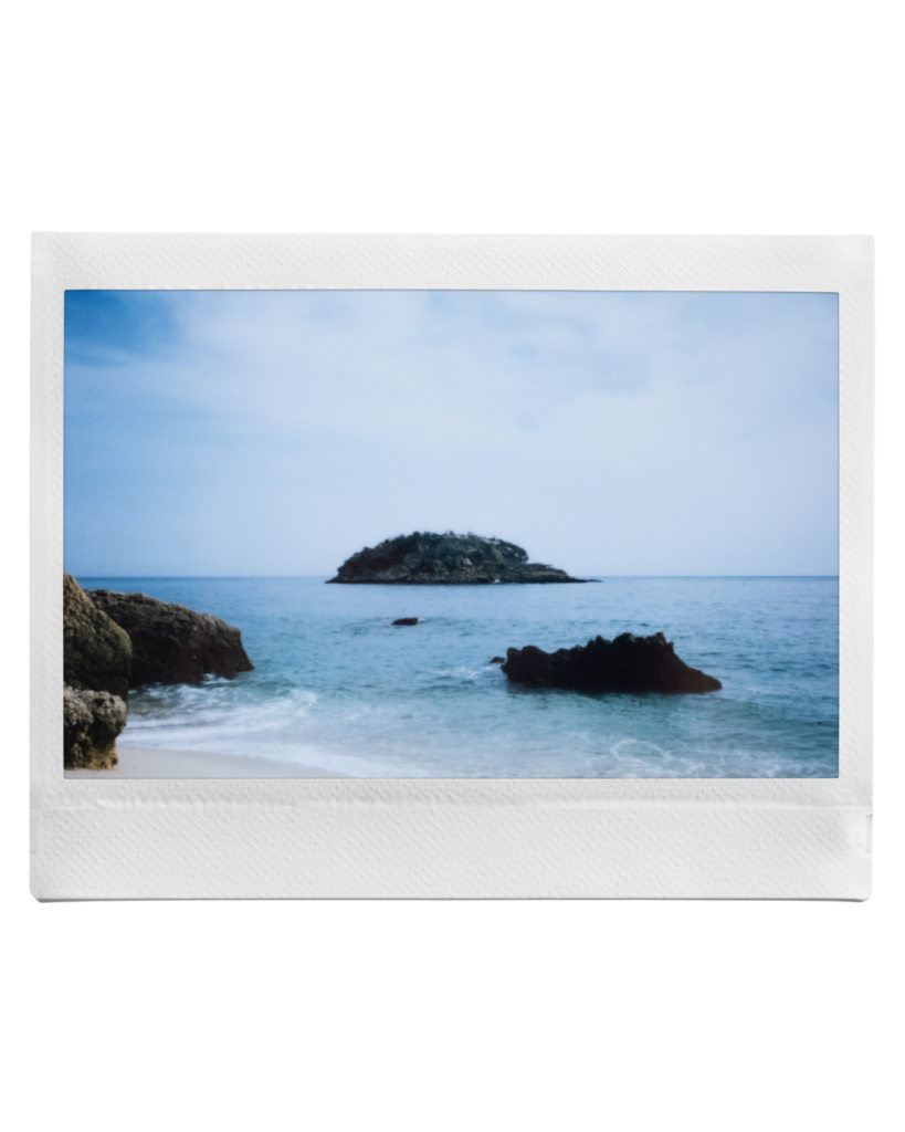 How to make the most of a beach day with your instax™ camera